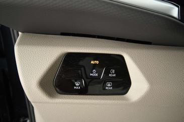 Volkswagen Multivan TDI Life — photo 37
