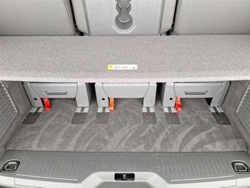 Volkswagen Multivan TSI Life — photo 22