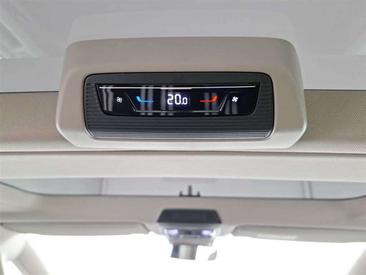 Volkswagen Multivan TSI Life — photo 37