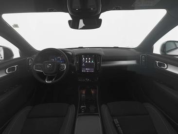 Volvo XC40 B3 — photo 3