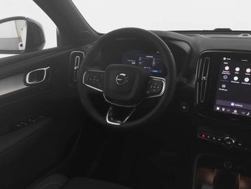 Volvo XC40 B3 — photo 4