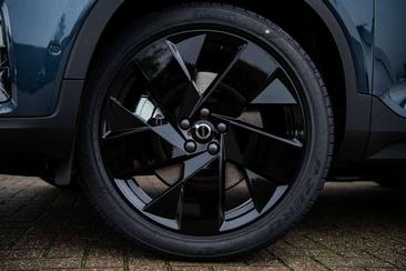 Volvo EC40 Coupé SUV Single Motor Extended Range — photo 8