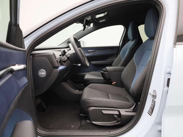 Volvo EX30 Single Motor Extended Range — photo 8