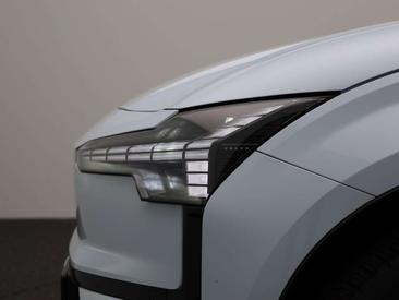 Volvo EX30 Single Motor Extended Range — photo 13