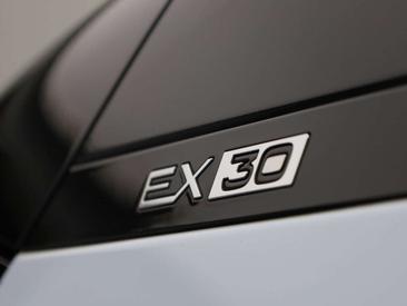Volvo EX30 Single Motor Extended Range — photo 34