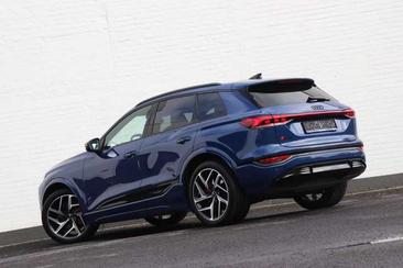 Audi SQ6 SUV E-tron 360 KW — photo 21