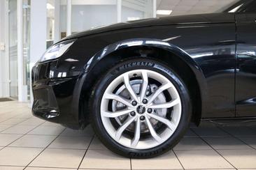 Audi A4 40 TDI — photo 2