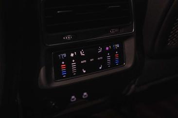 Audi RSQ8 — photo 32