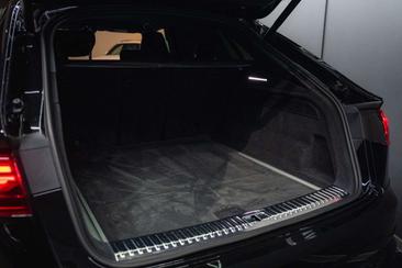 Audi RSQ8 — photo 34