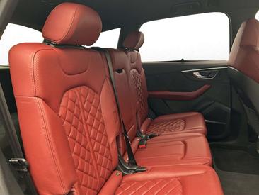 Audi SQ7 TFSI — photo 16