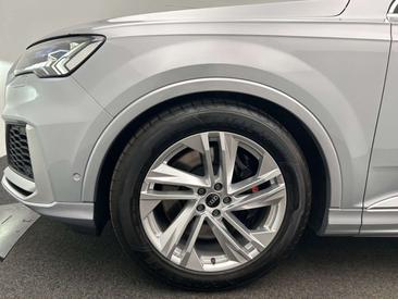 Audi SQ7 TFSI — photo 18