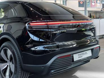 Porsche Macan I Electric — photo 7