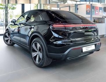 Porsche Macan I Electric — photo 9