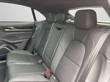 Porsche Macan I 4 Electric — photo 7