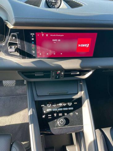 Porsche Macan I 4 Electric — photo 10