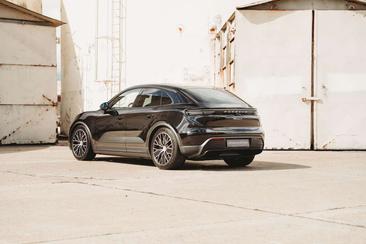 Porsche Macan I 4 Electric — photo 6