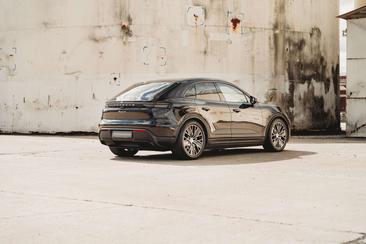 Porsche Macan I 4 Electric — photo 7