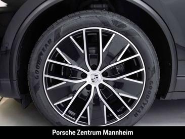 Porsche Macan I 4 Electric — photo 8
