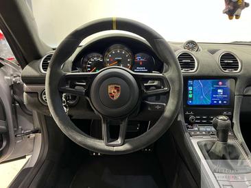 Porsche 718 Cayman GT4 RS — photo 9