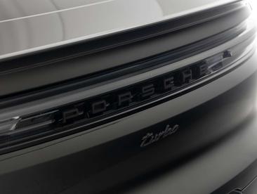 Porsche Cayenne Turbo E-Hybrid — photo 30