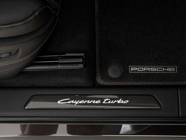 Porsche Cayenne Turbo E-Hybrid — photo 30