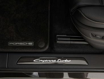 Porsche Cayenne Turbo E-Hybrid — photo 33