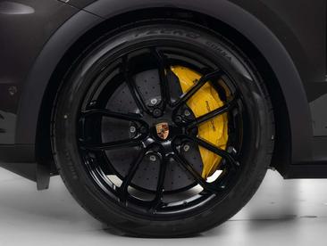Porsche Cayenne Turbo E-Hybrid — photo 49