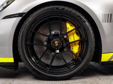 Porsche 911 Carrera GTS — photo 12