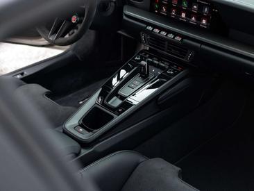 Porsche 911 Carrera GTS — photo 32