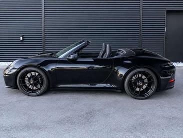 Porsche 911 Cabriolet Carrera GTS — photo 8