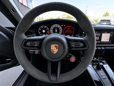 Porsche 911 Cabriolet Carrera GTS — photo 11