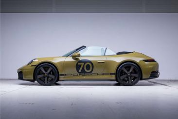 Porsche 911 Cabriolet Carrera GTS — photo 5