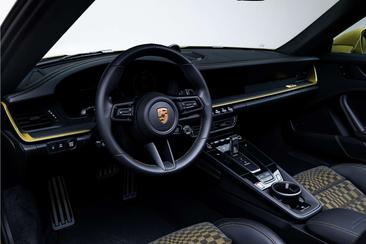 Porsche 911 Cabriolet Carrera GTS — photo 11