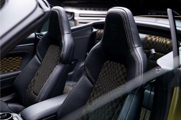Porsche 911 Cabriolet Carrera GTS — photo 12