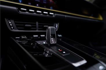 Porsche 911 Cabriolet Carrera GTS — photo 15