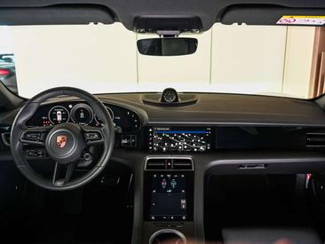 Porsche Taycan Cross Turismo 4S — photo 31