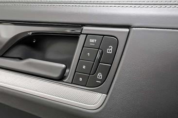 Porsche Cayenne S E-Hybrid — photo 24