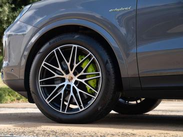 Porsche Cayenne E-Hybrid — photo 25