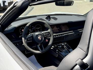 Porsche 911 Cabriolet Carrera GTS — photo 10