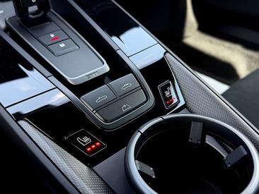 Porsche 911 Cabriolet Carrera GTS — photo 22