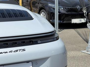 Porsche 911 Cabriolet Carrera GTS — photo 28