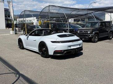 Porsche 911 Cabriolet Carrera GTS — photo 32