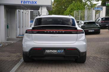Porsche Macan I 4 Electric — photo 3