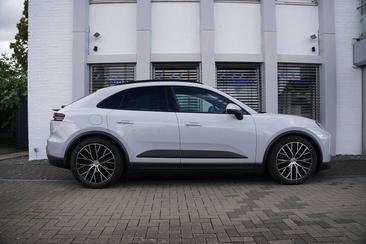 Porsche Macan I 4 Electric — photo 6