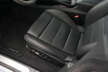 Porsche Macan I 4 Electric — photo 14