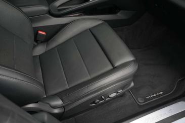 Porsche Macan I 4 Electric — photo 16