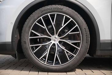 Porsche Macan I 4 Electric — photo 46