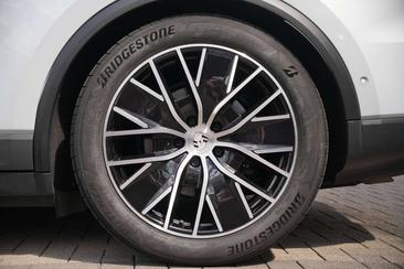 Porsche Macan I 4 Electric — photo 47