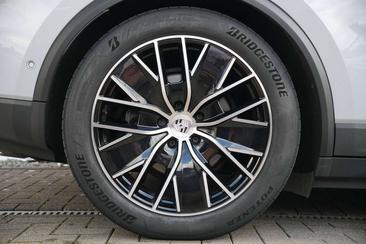 Porsche Macan I 4 Electric — photo 48