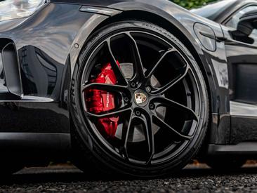 Porsche Taycan — photo 9